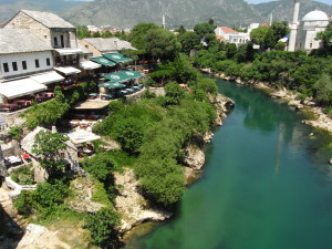 Blick von der Brücke in Mostar